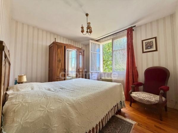 MAISON MITOYENNE DE 90 M2, TERRAIN DE 785 M2, 3 CHAMBRES, GARAGE DE 26 M2, SOURCE, CAVE, TRAVAUX À PRÉVOIR
