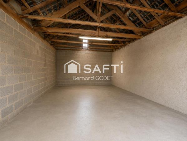 Garage d'environ 40 m² en plein centre de Civray