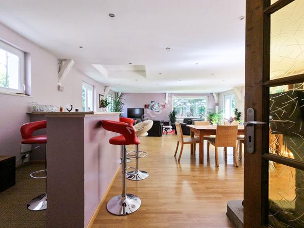 A VENDRE à Château-Gontier sur Mayenne maison familiale de 240m² - 5 chambres - proche commerces.