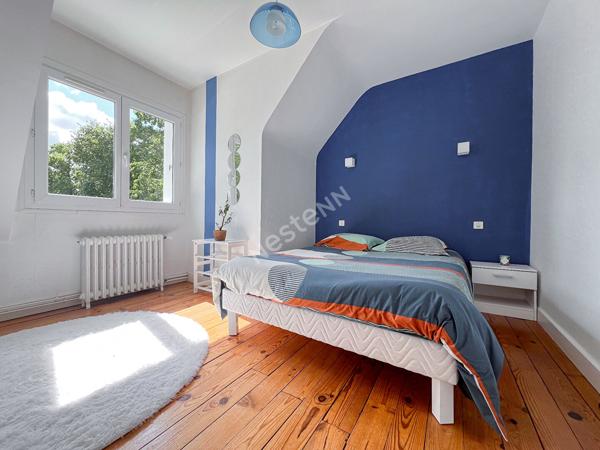 A VENDRE à Château-Gontier sur Mayenne maison familiale de 240m² - 5 chambres - proche commerces.