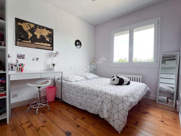 A VENDRE à Château-Gontier sur Mayenne maison familiale de 240m² - 5 chambres - proche commerces.