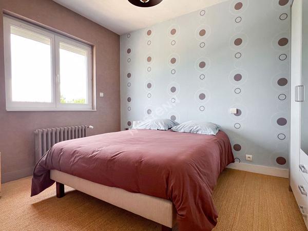 A VENDRE à Château-Gontier sur Mayenne maison familiale de 240m² - 5 chambres - proche commerces.