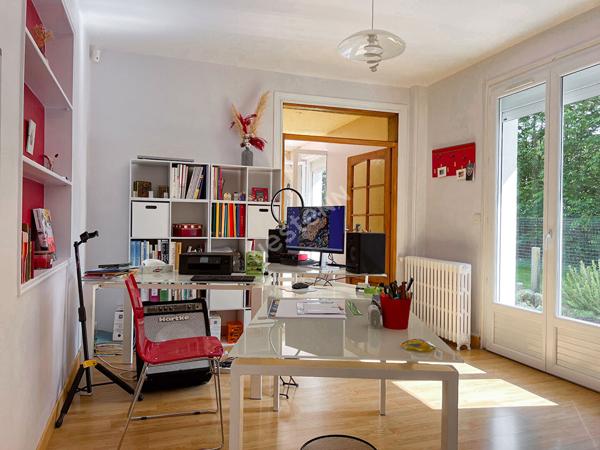 A VENDRE à Château-Gontier sur Mayenne maison familiale de 240m² - 5 chambres - proche commerces.