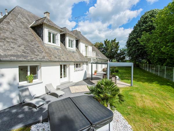 A VENDRE à Château-Gontier sur Mayenne maison familiale de 240m² - 5 chambres - proche commerces.