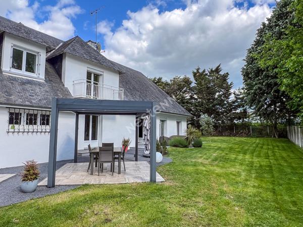 A VENDRE à Château-Gontier sur Mayenne maison familiale de 240m² - 5 chambres - proche commerces.