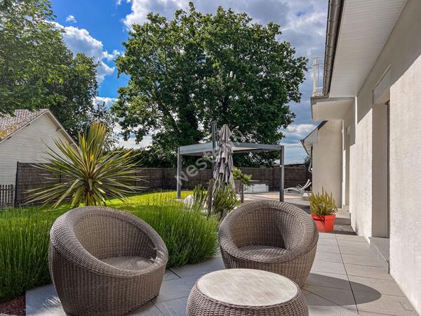 A VENDRE à Château-Gontier sur Mayenne maison familiale de 240m² - 5 chambres - proche commerces.
