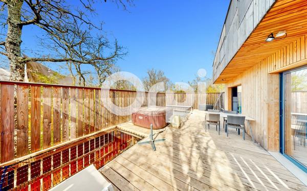 Maison à vendre    9 pièces •  Saint-Alban-Auriolles