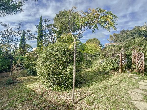 Saint-Clément-de-Rivière (34980) Maison 235 m2 4 chambres, piscine, garages et atelier
