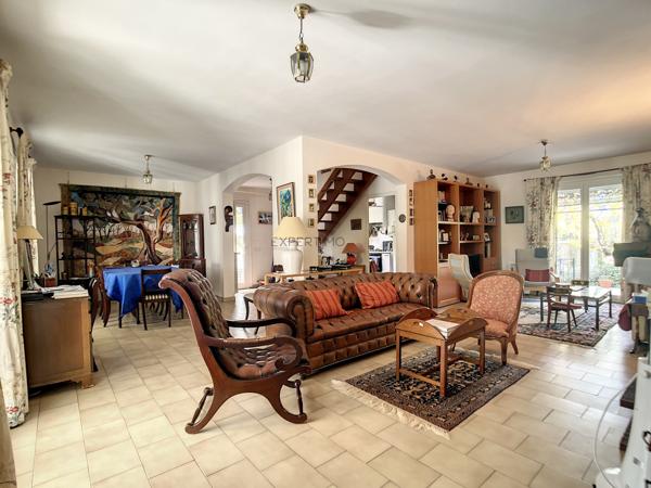 Saint-Clément-de-Rivière (34980) Maison 235 m2 4 chambres, piscine, garages et atelier