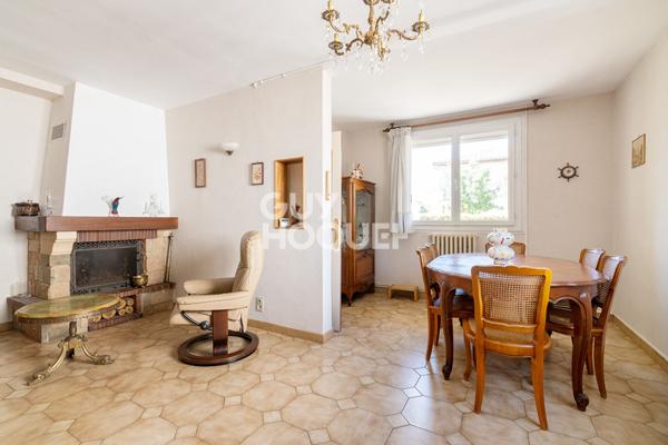 Maison familiale avec jardin, garage et 4 chambres   Réf 6154