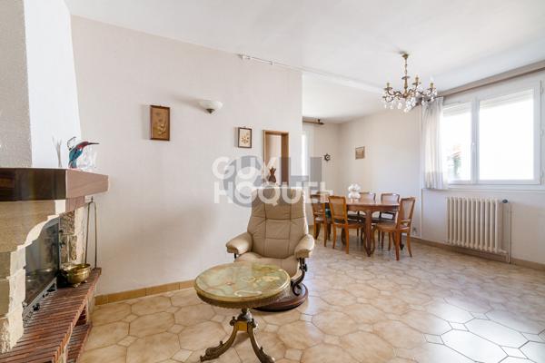 Maison familiale avec jardin, garage et 4 chambres   Réf 6154