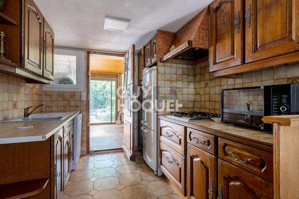 Maison familiale avec jardin, garage et 4 chambres   Réf 6154