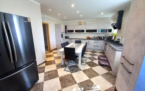 Maison à vendre    7 pièces •  Montceau-les-Mines