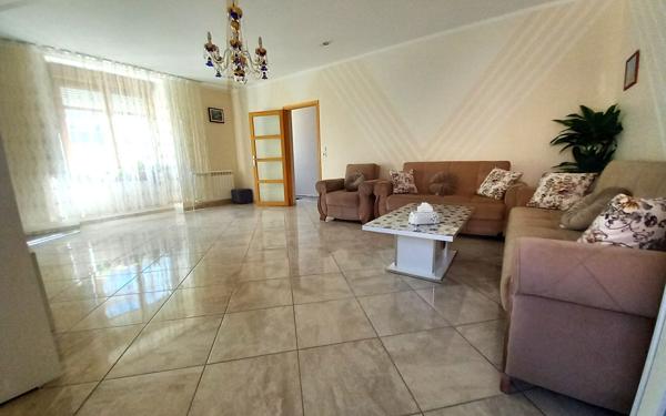 Maison à vendre    7 pièces •  Montceau-les-Mines