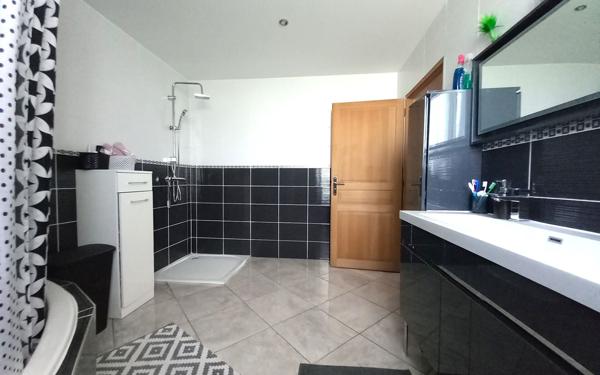 Maison à vendre    7 pièces •  Montceau-les-Mines