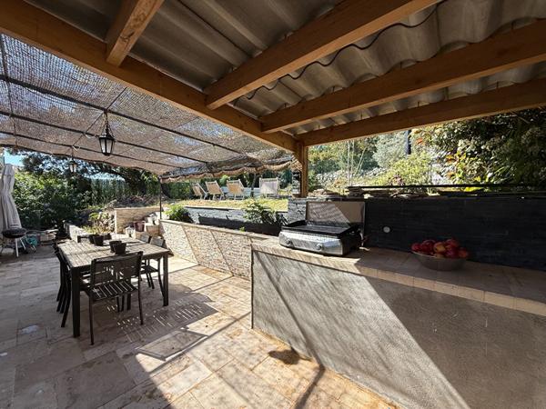 A VENDRE 83470 SAINT MAXIMIN LA SAINTE BAUME MAISON PLAIN PIED DE 95 M2 SUR 588 M2 DE JARDIN PISCINE