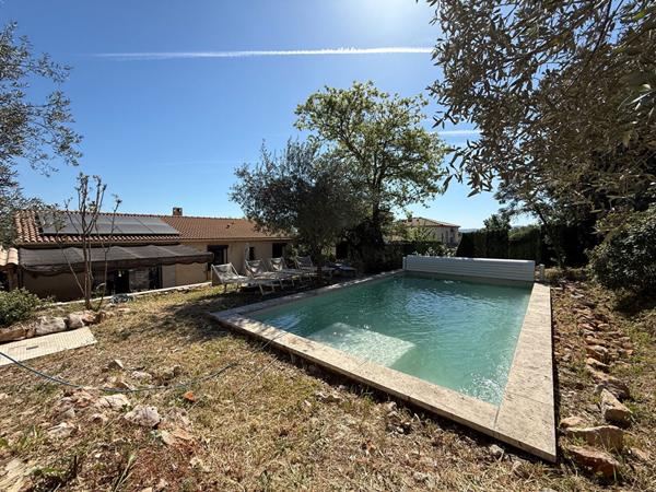 A VENDRE 83470 SAINT MAXIMIN LA SAINTE BAUME MAISON PLAIN PIED DE 95 M2 SUR 588 M2 DE JARDIN PISCINE