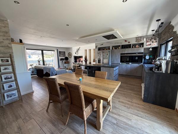 A VENDRE 83470 SAINT MAXIMIN LA SAINTE BAUME MAISON PLAIN PIED DE 95 M2 SUR 588 M2 DE JARDIN PISCINE