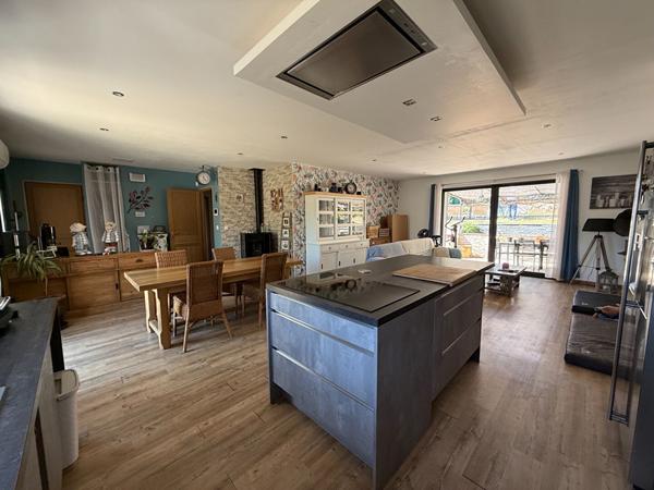 A VENDRE 83470 SAINT MAXIMIN LA SAINTE BAUME MAISON PLAIN PIED DE 95 M2 SUR 588 M2 DE JARDIN PISCINE