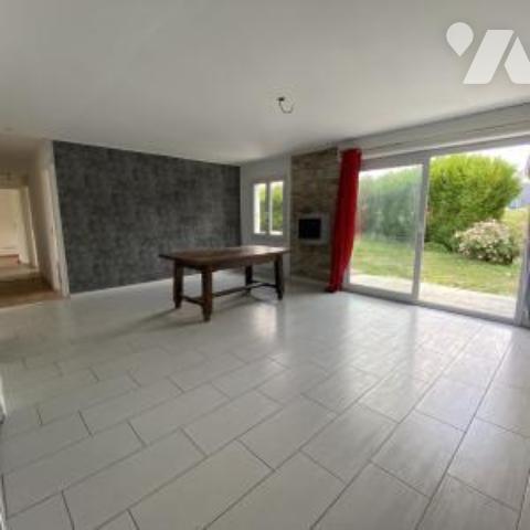 Maison de plain-pied avec 4 chambres et jardin