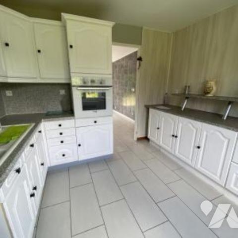 Maison de plain-pied avec 4 chambres et jardin