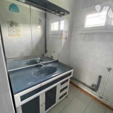 Maison de plain-pied avec 4 chambres et jardin