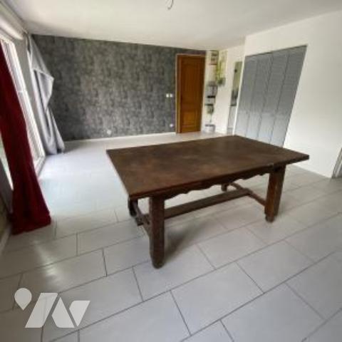 Maison de plain-pied avec 4 chambres et jardin