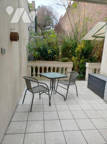 MAISON MITOYENNE EN PARTIE RENOVEE  BATIE SUR 341 M² AVEC TERRASSE ET JARDIN SITUEE SECTEUR HOT...
