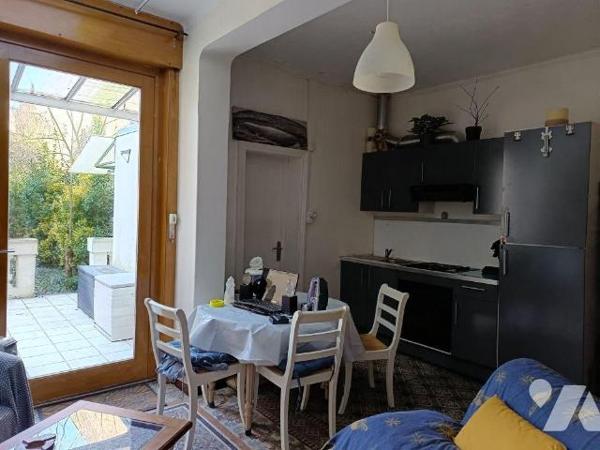 MAISON MITOYENNE EN PARTIE RENOVEE  BATIE SUR 341 M² AVEC TERRASSE ET JARDIN SITUEE SECTEUR HOT...