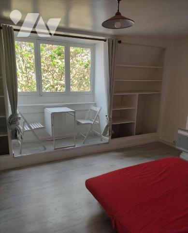 MAISON MITOYENNE EN PARTIE RENOVEE  BATIE SUR 341 M² AVEC TERRASSE ET JARDIN SITUEE SECTEUR HOT...