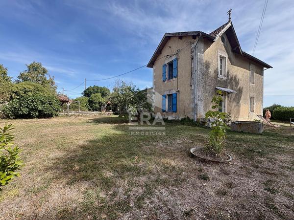 Maison meublée dans un domaine MOUTHIERS SUR BOEME