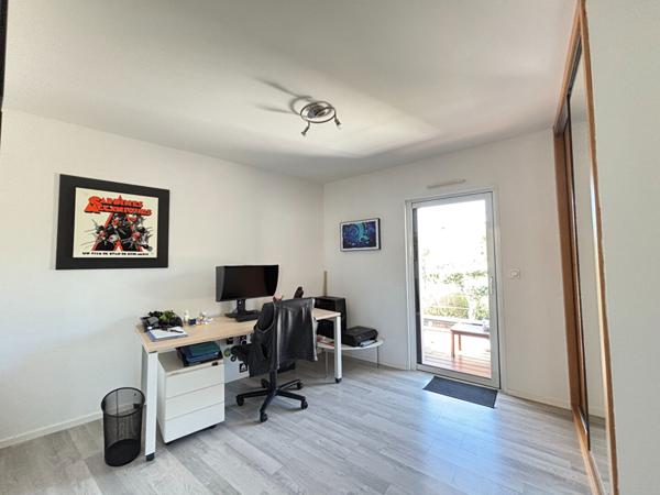 Maison contemporaine à vendre à Bourgbarré - 6 pièces, 4 chambres, 202 m²