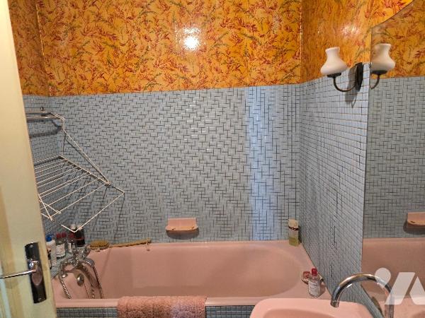 Appartement de type 4 de 98 m² au 5 éme étages, situé en centre-ville.