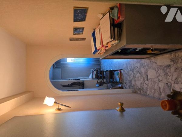 Appartement de type 4 de 98 m² au 5 éme étages, situé en centre-ville.