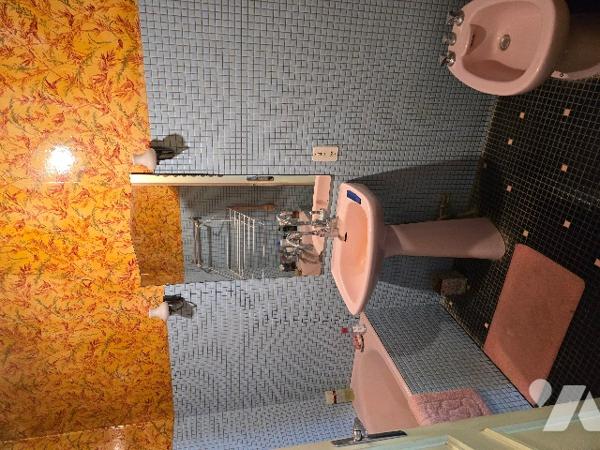 Appartement de type 4 de 98 m² au 5 éme étages, situé en centre-ville.