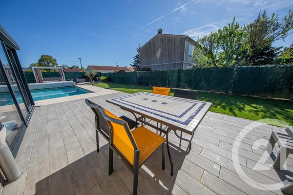 Maison à vendre  6 pièces - 156 m 2   EYSINES  - 33