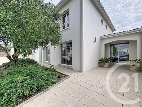 Maison à vendre  6 pièces - 156 m 2   EYSINES  - 33
