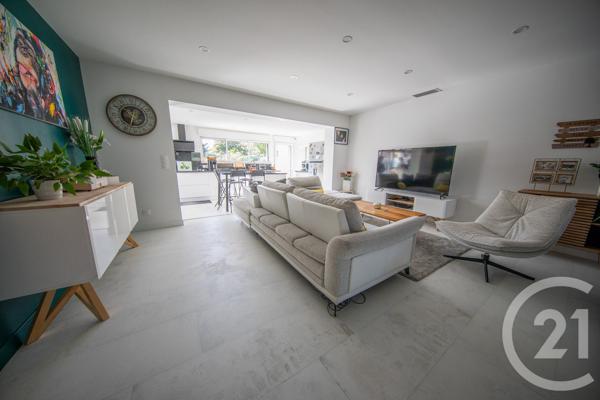 Maison à vendre  6 pièces - 156 m 2   EYSINES  - 33
