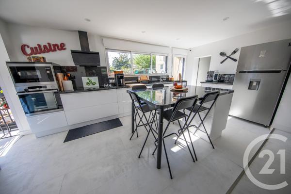 Maison à vendre  6 pièces - 156 m 2   EYSINES  - 33