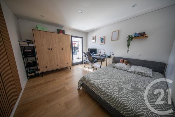 Maison à vendre  6 pièces - 156 m 2   EYSINES  - 33