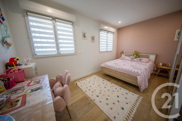 Maison à vendre  6 pièces - 156 m 2   EYSINES  - 33