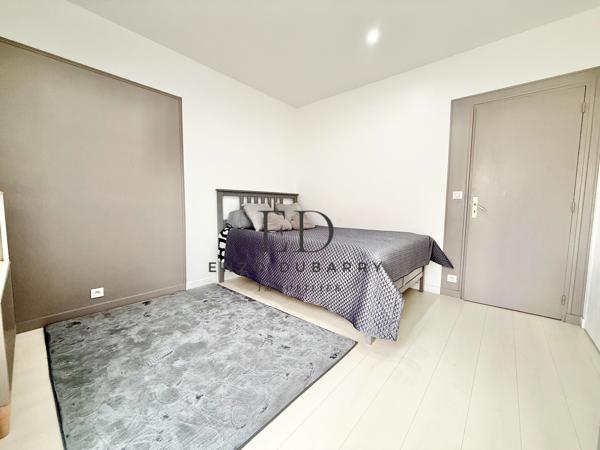 Maison
         6 pièces
        - 169 m² Bien prestige 1 148 000 € *