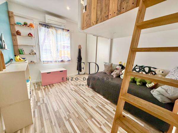 Maison
         6 pièces
        - 169 m² Bien prestige 1 148 000 € *