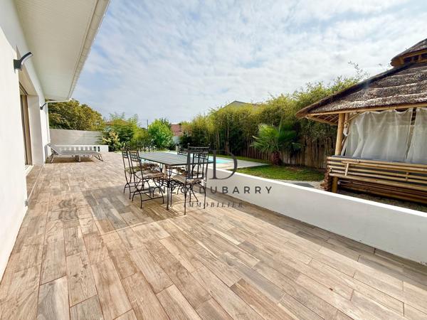 Maison
         6 pièces
        - 169 m² Bien prestige 1 148 000 € *