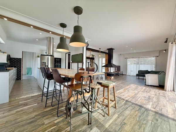 Maison
         6 pièces
        - 169 m² Bien prestige 1 148 000 € *