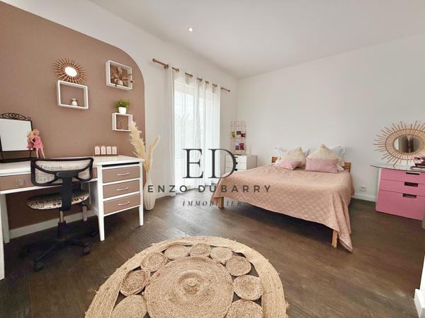 Maison
         6 pièces
        - 169 m² Bien prestige 1 148 000 € *