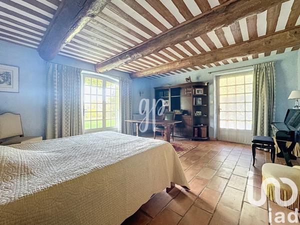 Maison traditionnelle 6 pièces de 294 m² à Gordes (84220)