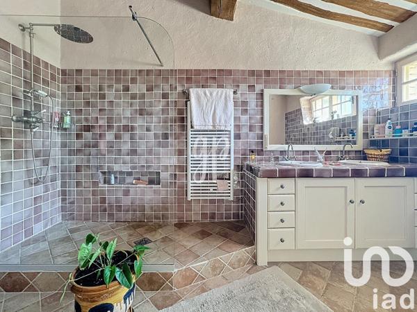 Maison traditionnelle 6 pièces de 294 m² à Gordes (84220)