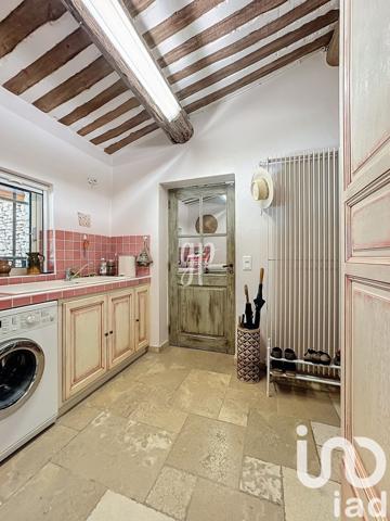 Maison traditionnelle 6 pièces de 294 m² à Gordes (84220)