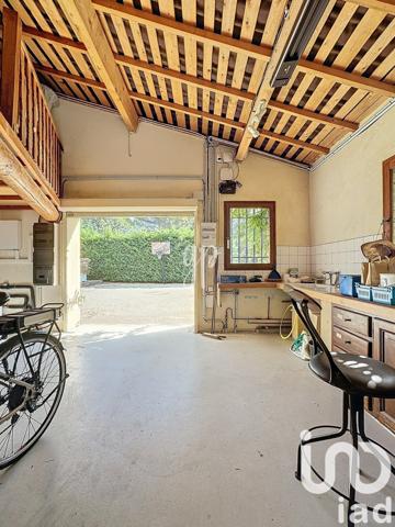 Maison traditionnelle 6 pièces de 294 m² à Gordes (84220)